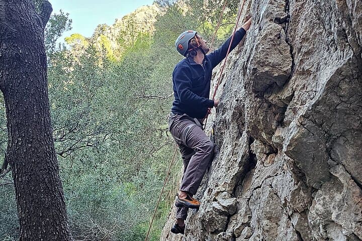Mallorca Rock Climbing Tour: Deep Water Solo & Sport Crags photo 6