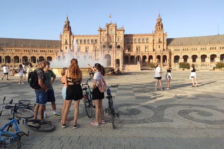 Seville Bike Tour and Full-Day Bike Rental: Historic Center by Bicycle