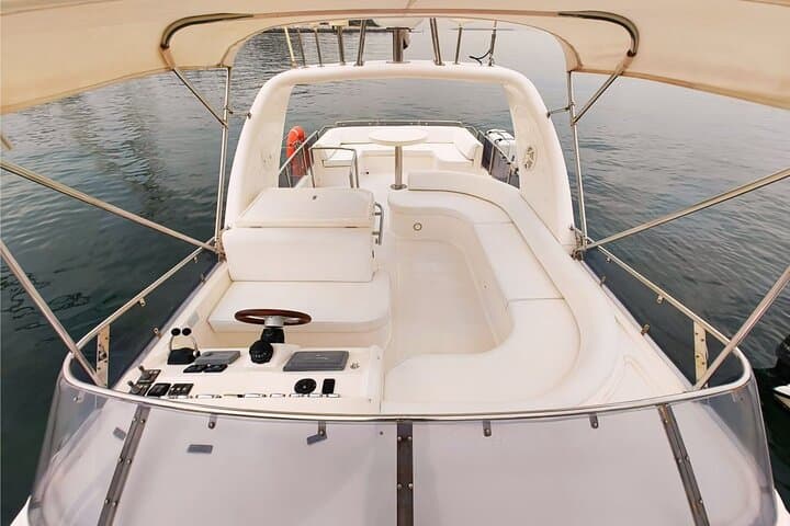 Dubai Private Yacht Tour: 1-Hour Luxury Cruise with Soft Drinks photo 5