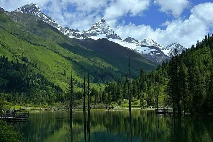 5-Day Private Sichuan Tour: Jiuzhaigou, Huanglong & Mount Siguniang Adventure photo 4