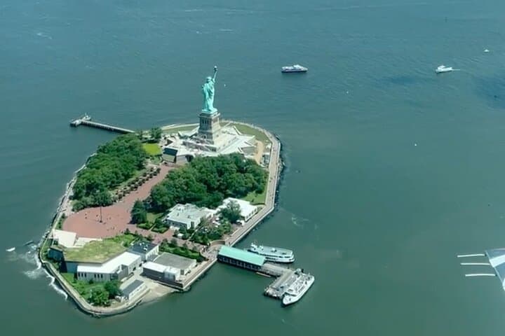 Hudson River Flight: 1,000-Foot Aerial Tour of New York City photo 2
