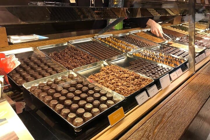 Zurich Chocolate Tasting & Lake Zurich Cruise: Old Town Walking Tour photo 5