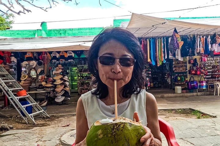 Cancun Private Shopping and Food Experience: Mercado 28, Tequila & Playa Delfines photo 5