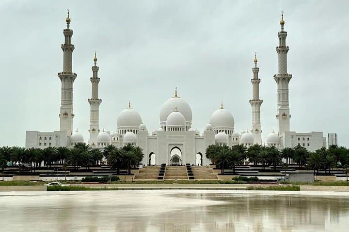 Abu Dhabi in a Day: Sheikh Zayed, Corniche & Heritage Sights from Dubai