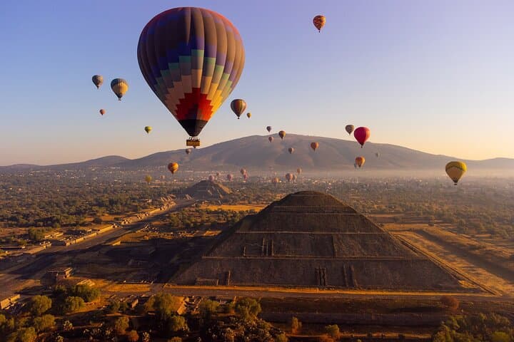 Dawn Balloon Over Teotihuacan: Cave Breakfast & CDMX Pickup