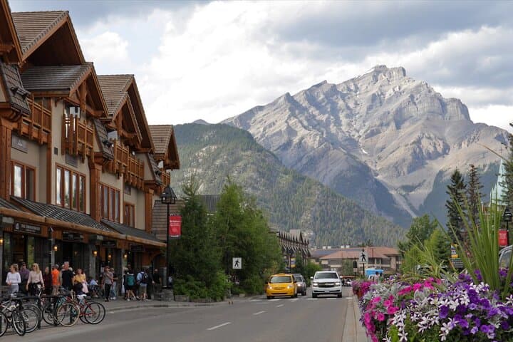 7-Day Alberta Rockies Tour: Banff, Icefields & Jasper Highlights