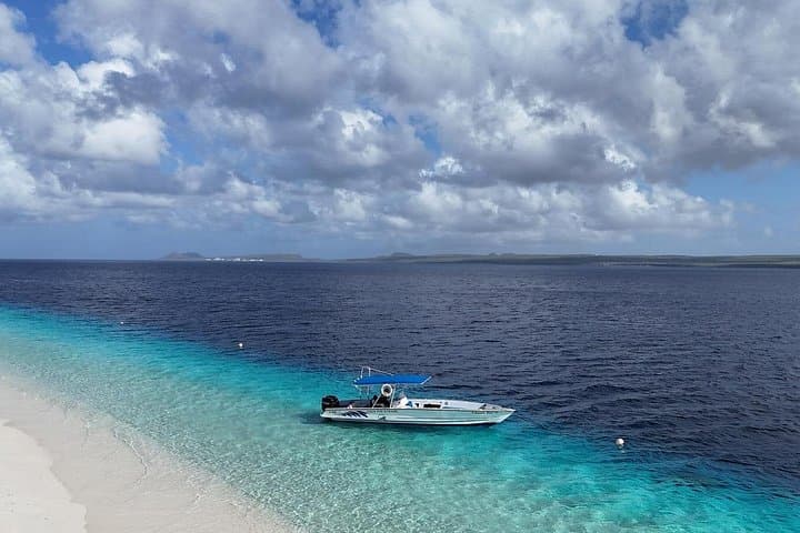 Private Boat Rental in Bonaire: Captain-Led Snorkel Cruise to Klein Bonaire photo 3