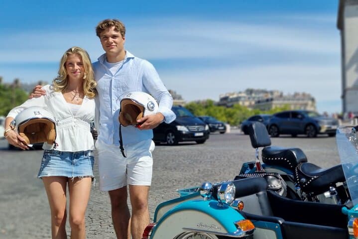 Paris Vintage Sidecar Tour: 2-Hour Private Harley Ride with Champagne