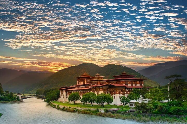 Thimphu Tshechu Festival & Tiger's Nest: 6-Day Cultural and Hiking Tour of Bhutan