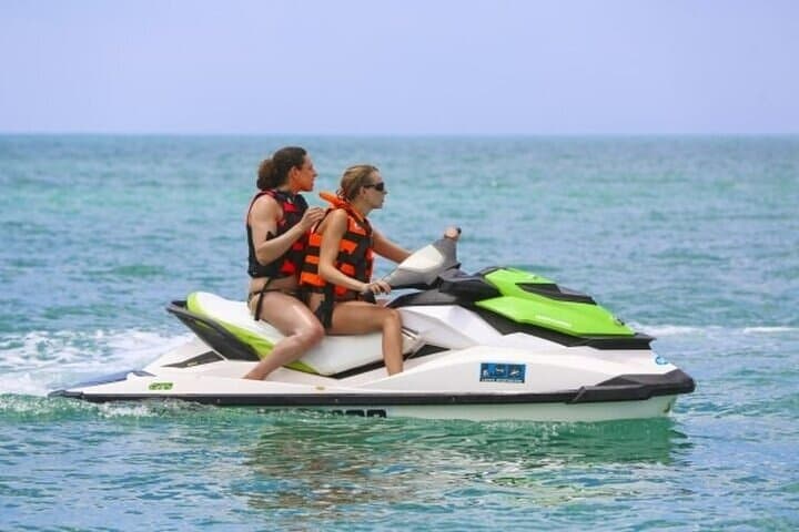 Jet Skiing Pasikudah: High-Speed Rides on Sri Lanka’s Calm Bay