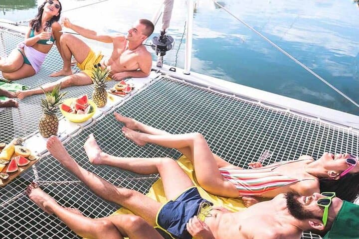 Athens Riviera One-Day Private Cruise to Hydrousa, Fleves & Vouliagmeni