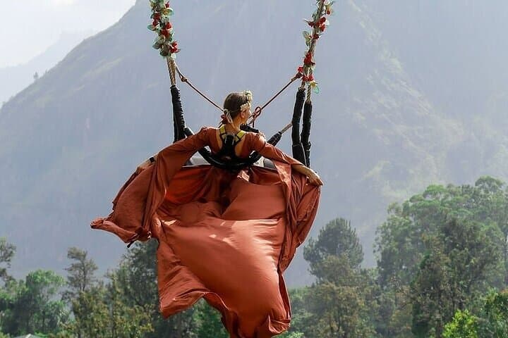 Ella Swing: Cliffside Swing Above Tea Plantations in Ella, Sri Lanka