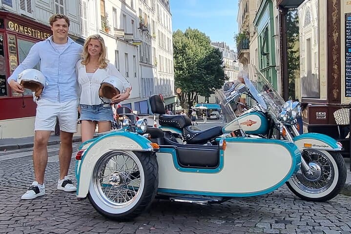 Paris Vintage Sidecar Tour: 3-Hour Private Champagne Ride from Moulin Rouge