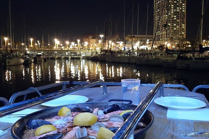 Sunset Paella Cruise: Evening Dinner & Drinks in Barcelona