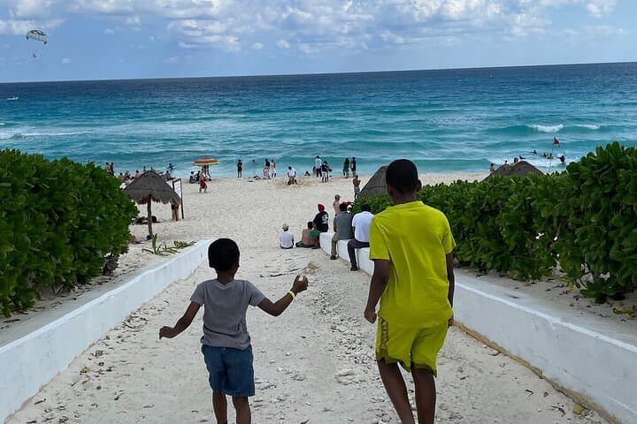 Half-Day Cancun Shopping Tour: Mercado 28, La Isla & Playa Delfines photo 4