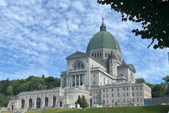 Private Montreal Car Tour: History, Hidden Gems & Local Flavors photo 3