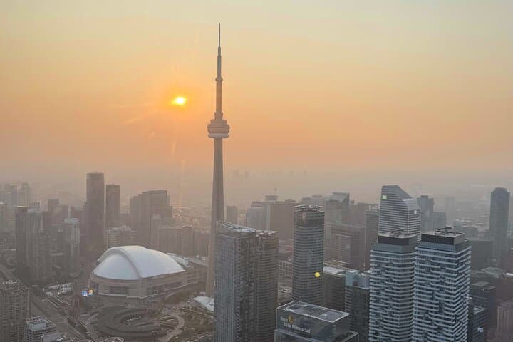 Toronto Skyline Helicopter Tour: CN Tower Loop Over Lake Ontario photo 6