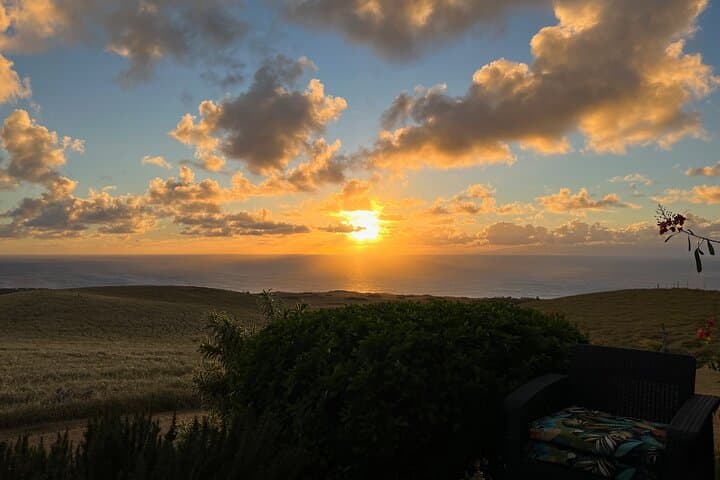Sunset Cigars at Puʻu Kehoni: Private Hawi Viewpoint Experience