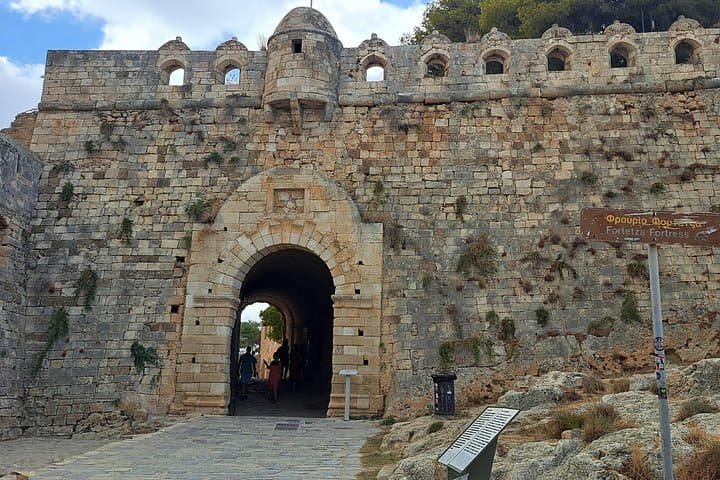 Melidoni & Sfendoni Caves, Rethymno Old Town and Olive Oil Tasting photo 3