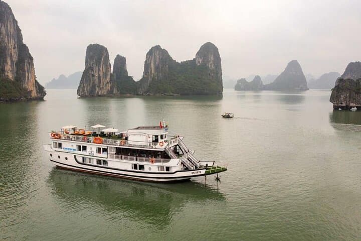Halong Bay 2-Day Boutique Cruise: Sung Sot, Titop & Kayaking Aboard Fantasea photo 6