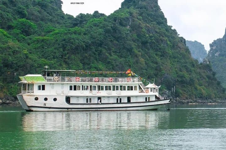 Halong Bay 2-Day Boutique Cruise: Sung Sot, Titop & Kayaking Aboard Fantasea