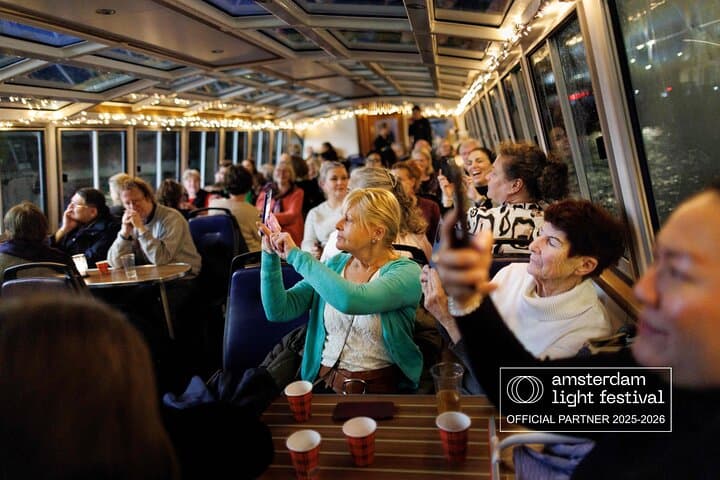 Amsterdam Light Festival Canal Cruise (German) — 75-Min Night Cruise with Unlimited Drinks photo 4