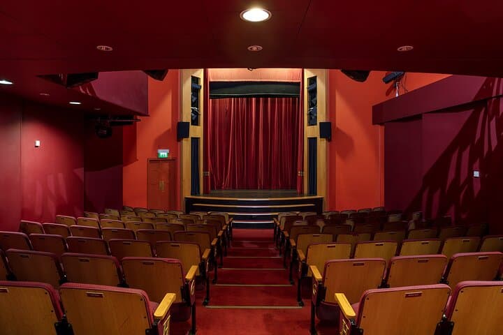 Inside The Magic Circle: Exclusive Tour of London's Legendary Magicians photo 4