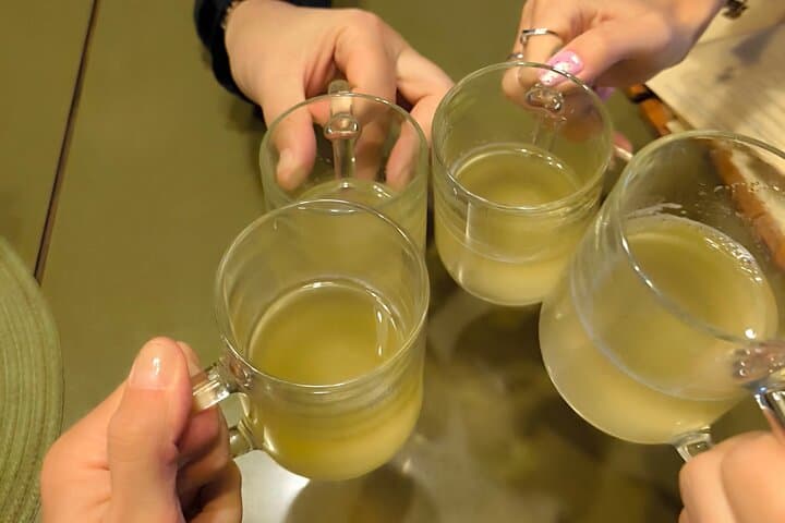 Vienna Leopoldsberg Wine Hike: Private Guided Vineyard Walk & Strum Tasting photo 2