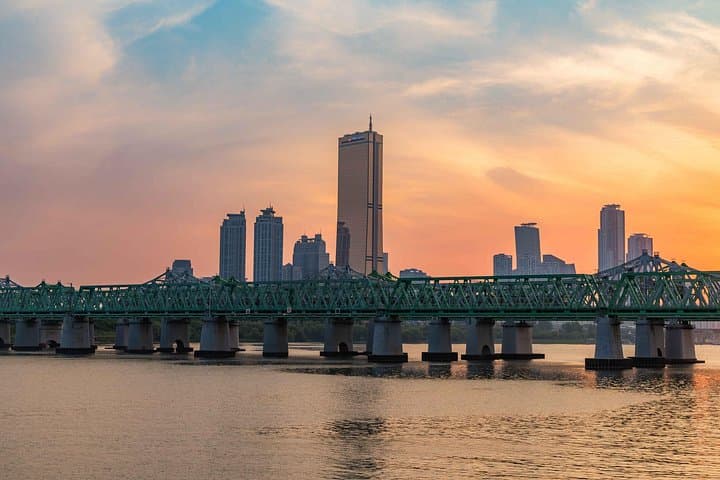 Seoul Han River Sunset Bike Tour — Banpo Rainbow Fountain & Nodeul Island Evening Ride