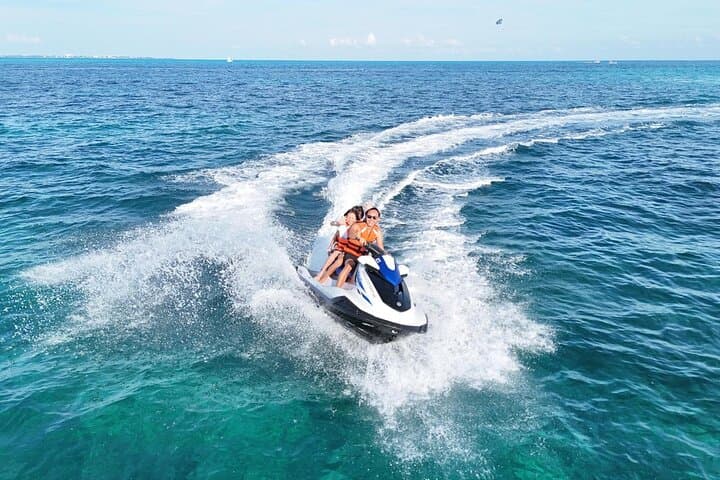 Parasailing and Jet Ski Combo in Cancun: Fly 260 ft Above the Caribbean and Race Along Isla Mujeres photo 2