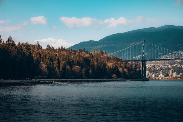 Stanley Park Self-Guided Walking Tour: Seawall, Totems & Forest Trails