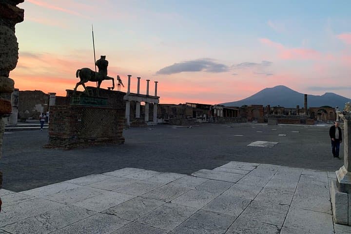 Exploring Pompeii Archaeological Park: Guided Tour of Roman Streets and Ruins photo 3