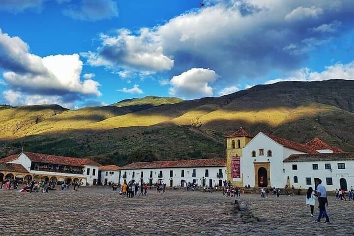 Private Villa de Leyva Day Tour: Sisga Dam, Ráquira, Fossils & Pozos Azules