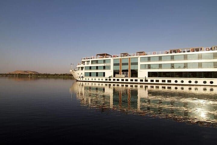 Luxury Nile Cruise: Discover Egypt's Ancient Temples and Nile Scenery