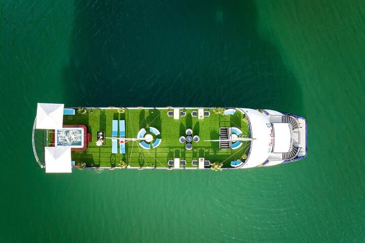 Luxury Halong Bay Day Cruise from Hanoi with Limousine Transfer