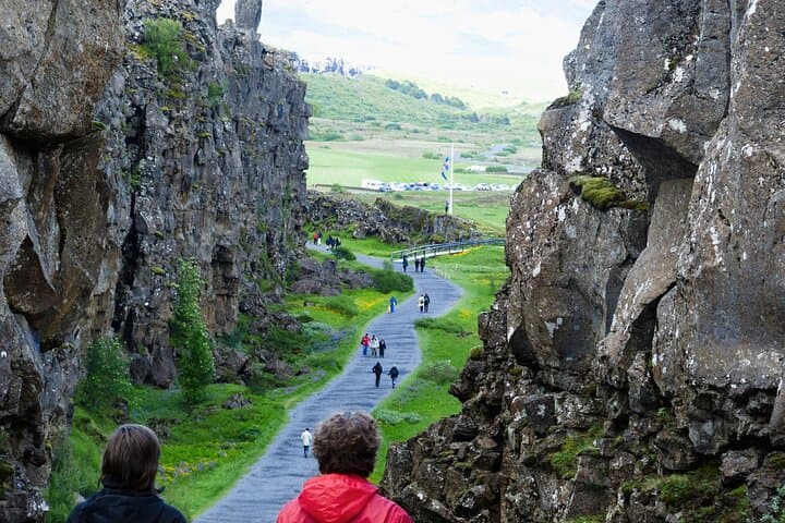 Private Golden Circle Tour: Þingvellir, Geysir & Gullfoss from Reykjavík photo 5