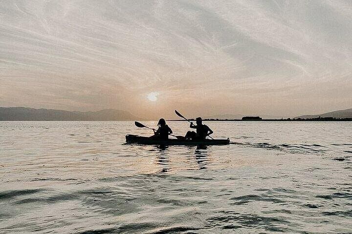 Paddling Port City: Hour-Long Canoe Tour Along Colombo's Coastal Edge photo 1