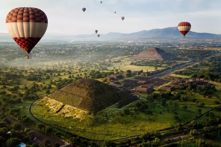 Hot-Air Balloon over Teotihuacán: Cave Breakfast & Artisanal Workshop from CDMX