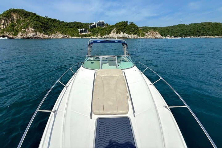 Sail the Bays of Huatulco: 7-Hour Luxury Yacht Snorkel Cruise with Drinks photo 3