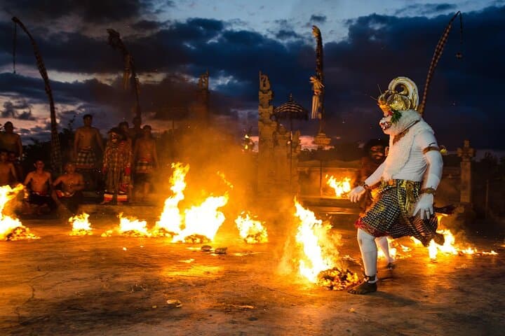 Uluwatu Temple & Kecak Dance: Skip-the-Line Sunset Ticket photo 3