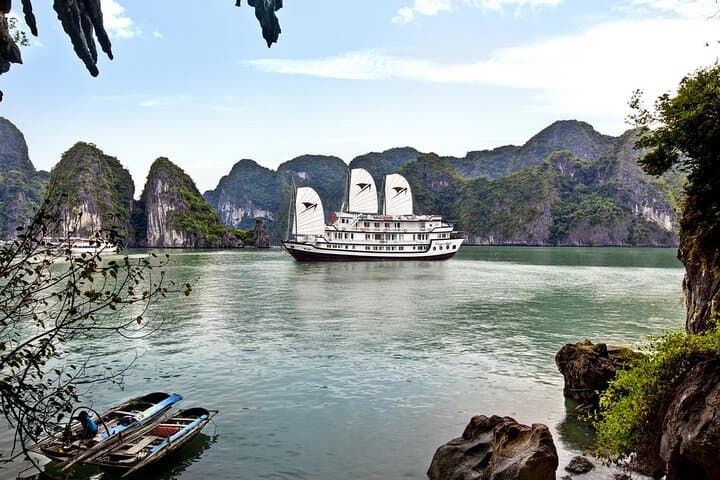 Halong Bay 2-Day Luxury Cruise: Bai Tu Long & Lan Ha Bay 5-Star Experience photo 4