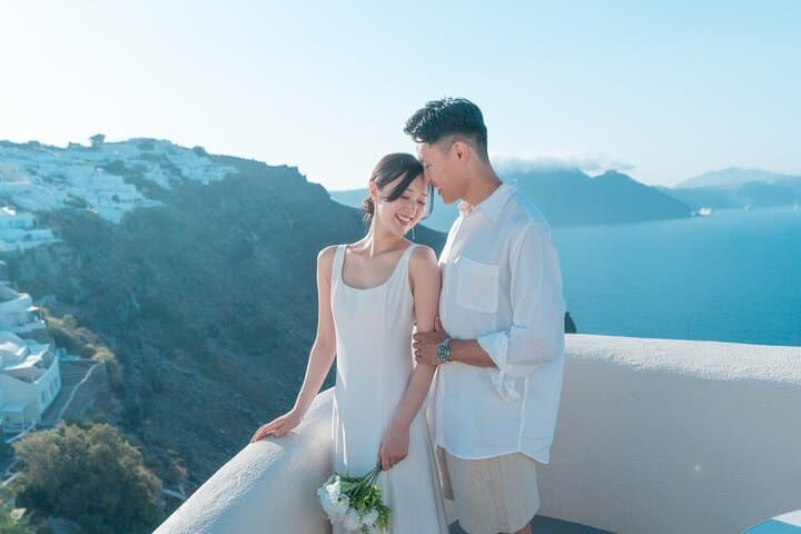 Oia Private Photography Session: Santorini Caldera Photoshoot