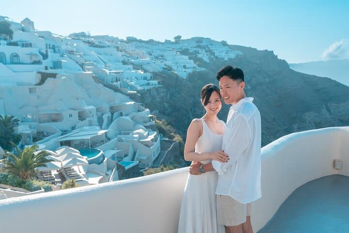 Oia Private Photography Session: Santorini Caldera Photoshoot photo 2