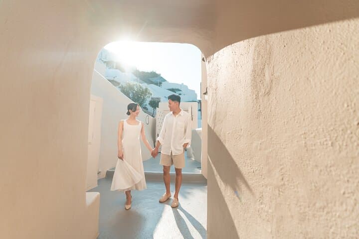 Oia Private Photography Session: Santorini Caldera Photoshoot photo 3