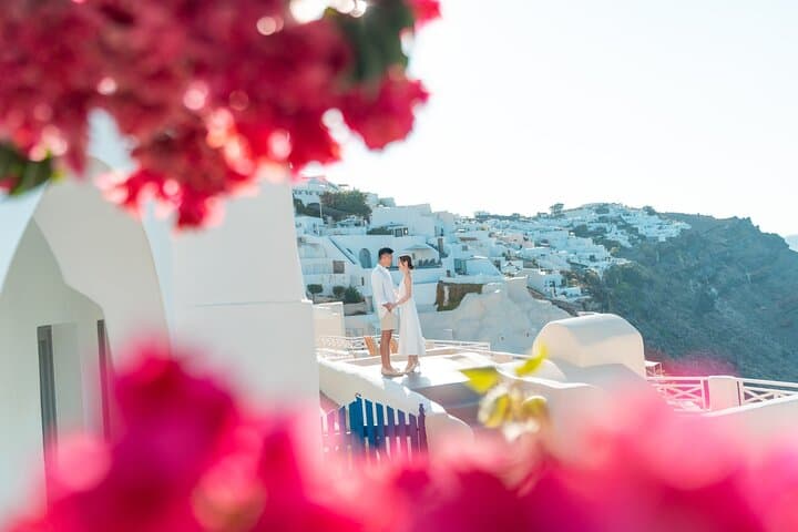 Oia Private Photography Session: Santorini Caldera Photoshoot photo 4