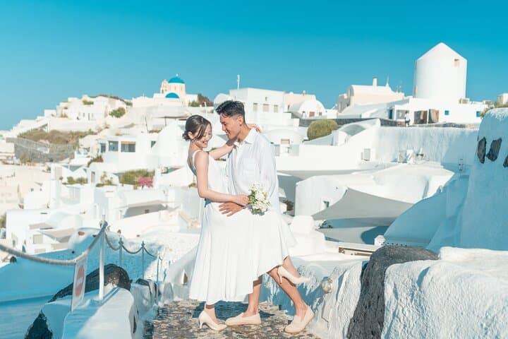 Oia Private Photography Session: Santorini Caldera Photoshoot photo 5