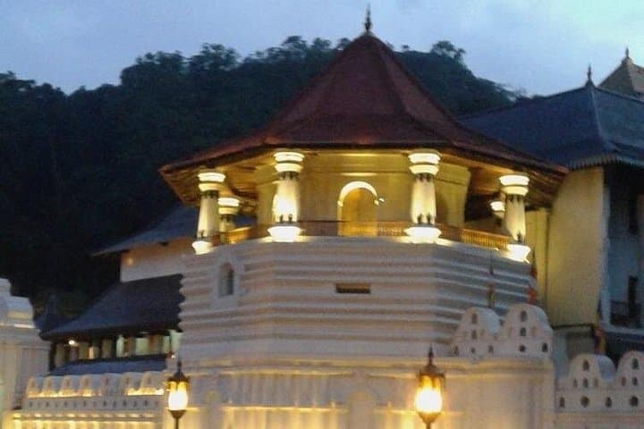 Full-Day Kandy City Tour: Temple, Botanical Gardens & Tea Factory photo 2