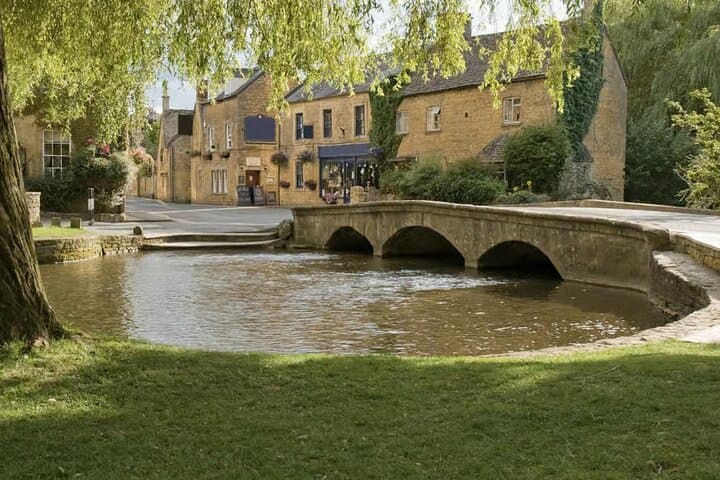 Day Tour from London to Cotswold Villages: Burford, Bibury, Bourton & Stow