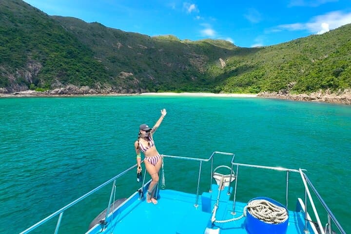 Sai Kung Snorkelling & Island Hopping Yacht Tour — Hong Kong Coastal Adventure