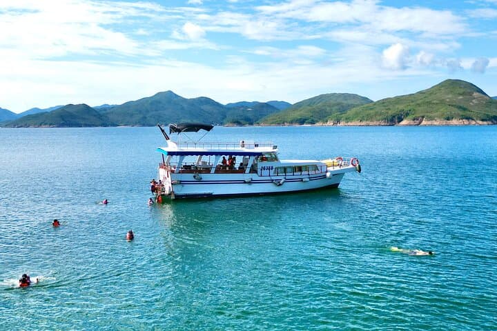 Sai Kung Snorkelling & Island Hopping Yacht Tour — Hong Kong Coastal Adventure photo 4